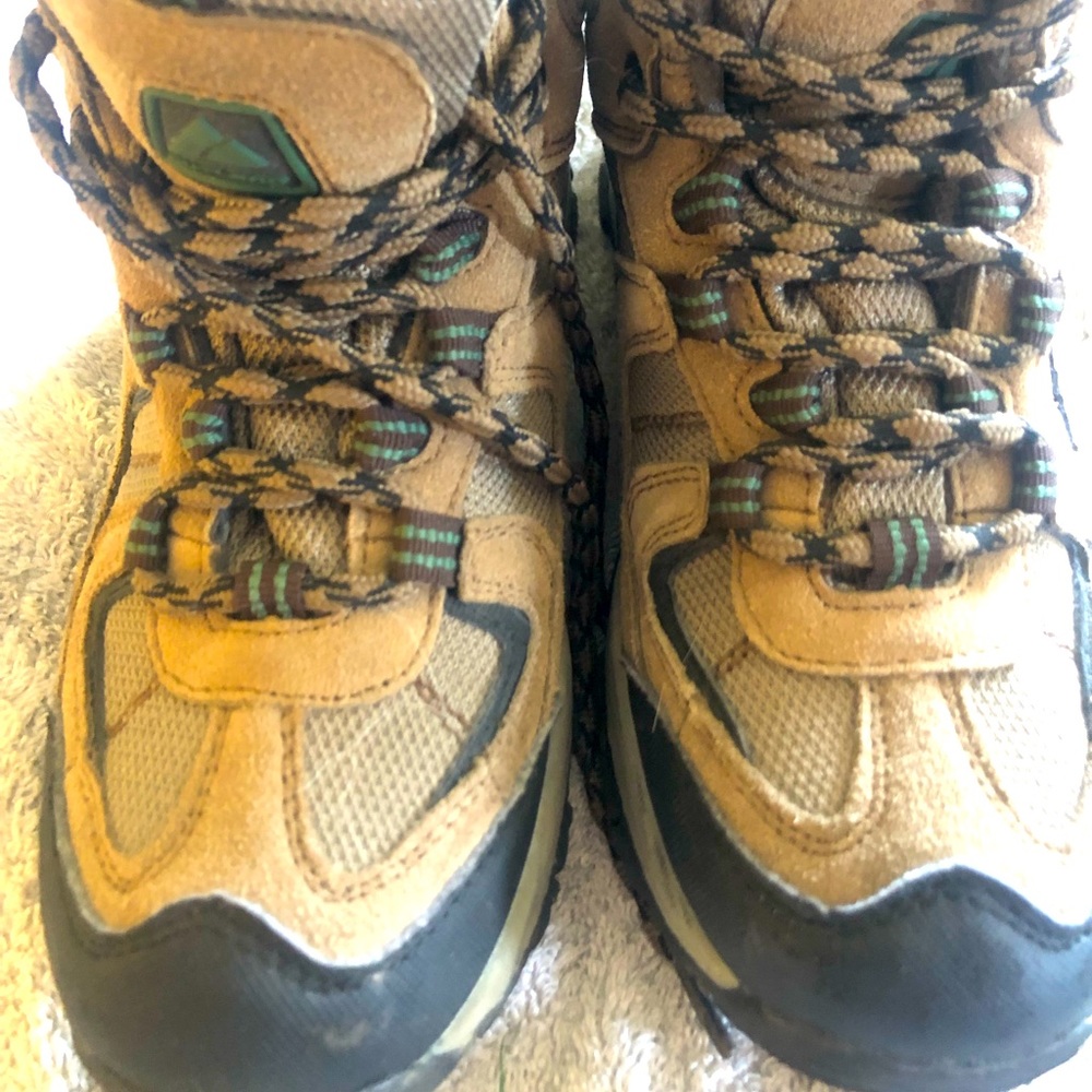 Boys size 2 waterproof hiking boots